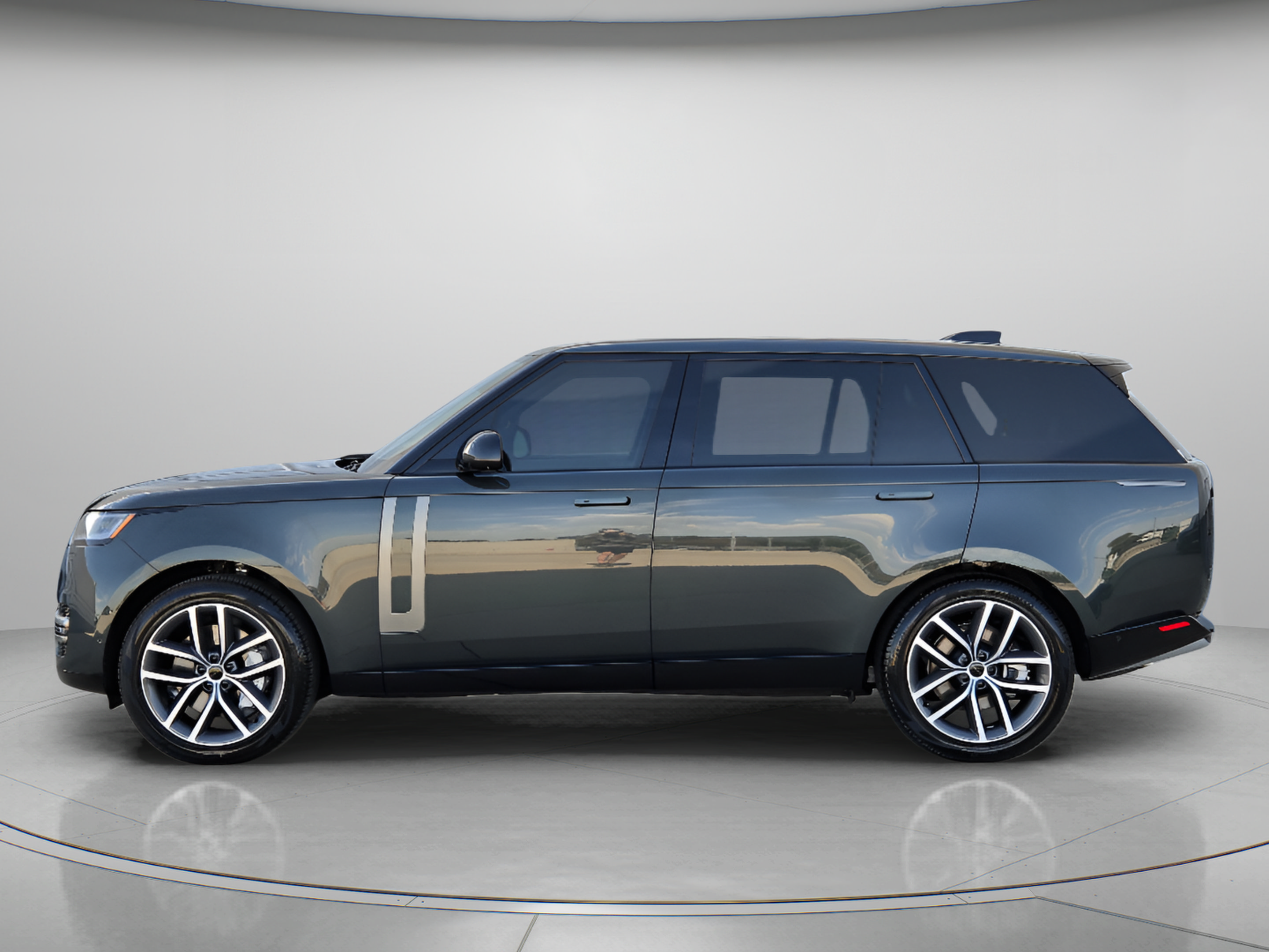 New 2026 Land Rover Range Rover Long Wheelbase SE AWD/4WD image 2