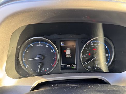 Used 2018 Toyota RAV4 XLE image 5