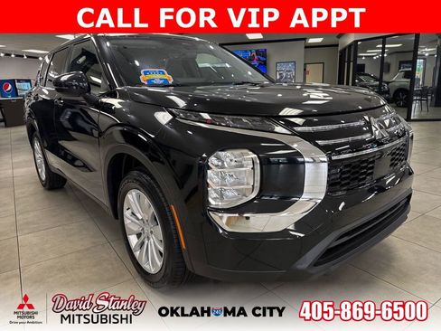 New 2026 Mitsubishi Outlander ES FWD image 1