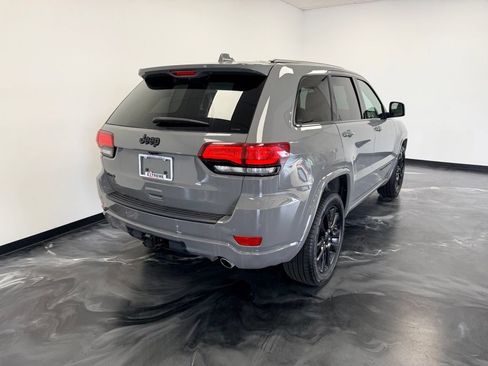 Used 2022 Jeep Grand Cherokee Altitude AWD/4WD image 21