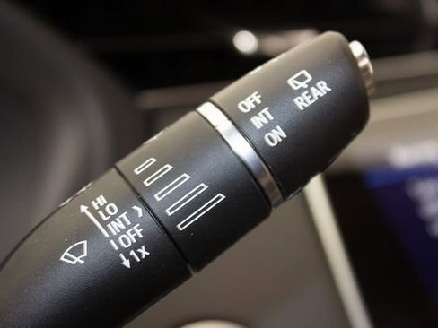 Used 2023 Cadillac XT4 Luxury w/ Cold Weather Package image 27