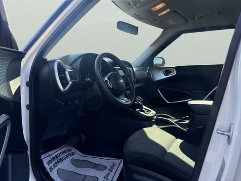 Used 2020 Kia Soul LX FWD image 16