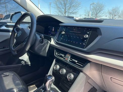 Used 2023 Volkswagen Taos SE AWD/4WD image 37