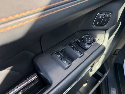 Used 2024 Ford Expedition Platinum AWD/4WD image 25
