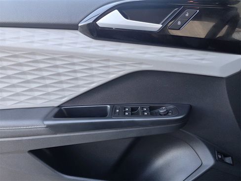 Used 2024 Volkswagen Taos S w/ MDO Package image 16