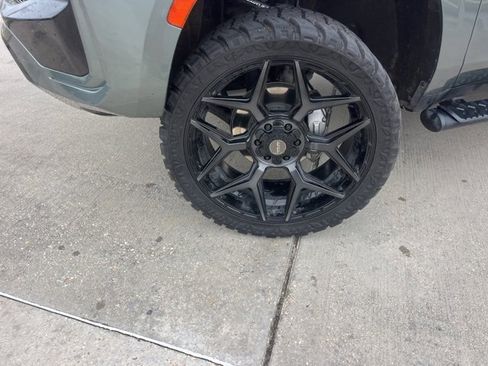 Used 2023 Chevrolet Tahoe Z71 w/ Luxury Package image 37