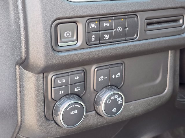 Used 2023 Chevrolet Suburban RST w/ Luxury Package AWD/4WD image 19