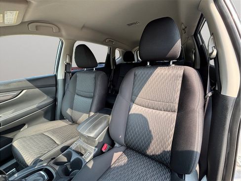Used 2020 Nissan Rogue SV w/ Premium Package FWD image 18