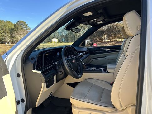 Used 2024 Cadillac Escalade ESV Premium Luxury image 37