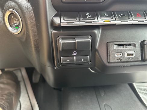 Used 2020 Chevrolet Silverado 1500 LT AWD/4WD image 33