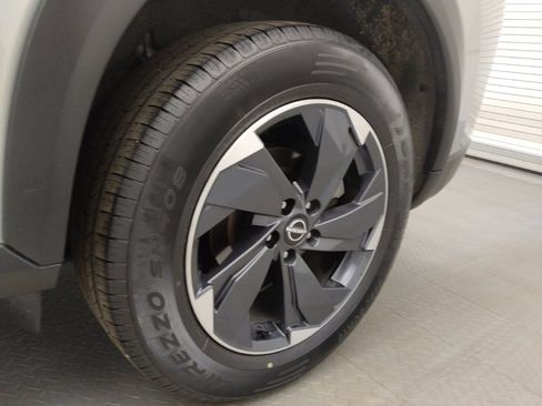 Used 2024 Nissan Rogue SV image 31