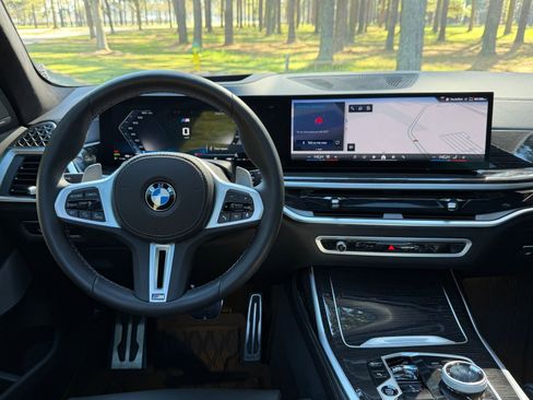 Certified 2025 BMW X7 M60i image 3