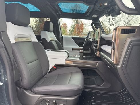 Used 2025 GMC Hummer EV 3X w/ LPO, Illumination Package image 13