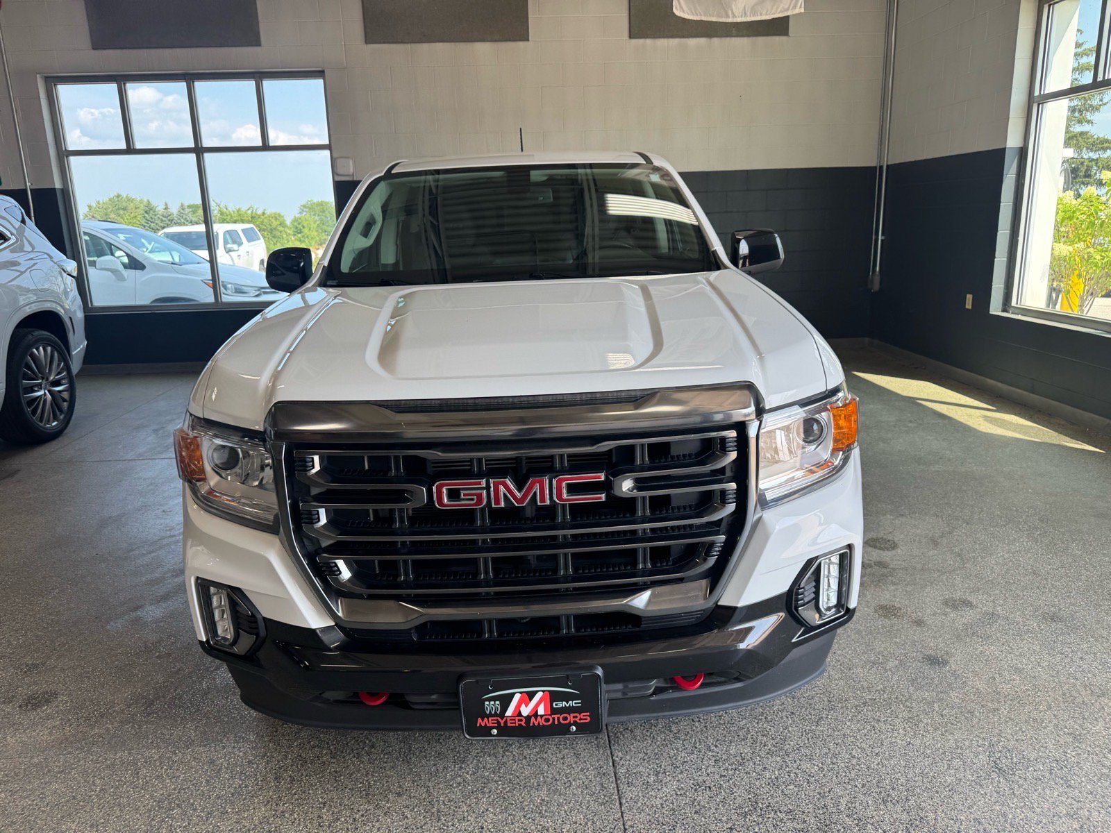 Used 2022 GMC Canyon AT4 w/ Trailering Package AWD/4WD image 2