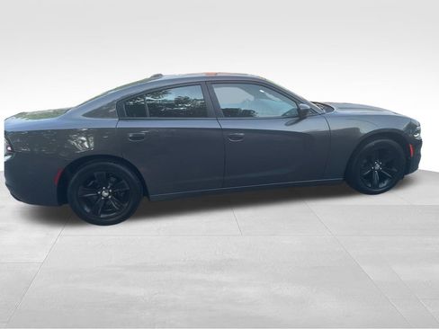 Used 2017 Dodge Charger SXT RWD image 34