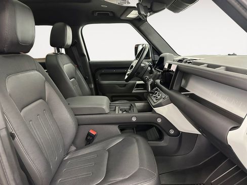 Used 2022 Land Rover Defender 110 X-Dynamic SE AWD/4WD image 14