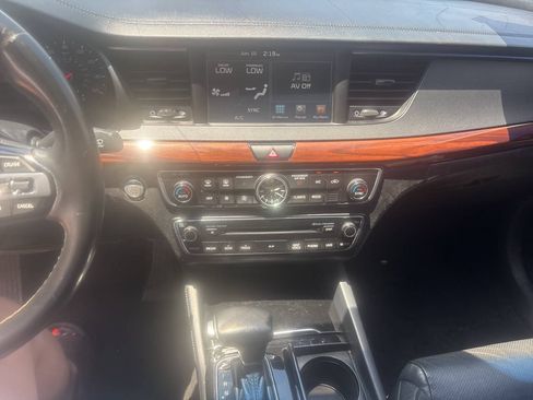 Used 2017 Kia Cadenza Premium w/ Luxury Package FWD image 11