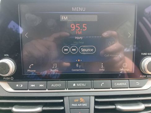 Used 2023 Nissan Altima 2.5 SV FWD image 23