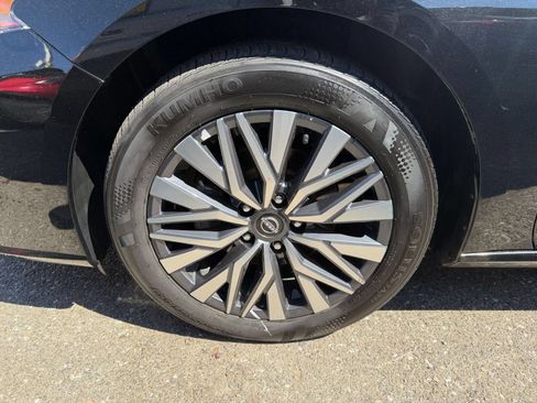 Used 2025 Nissan Altima 2.5 SV FWD image 30