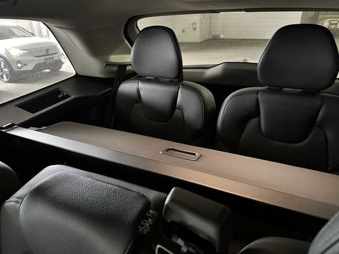 Used 2023 Volvo XC90 B6 Core w/ Protection Package Premier image 13