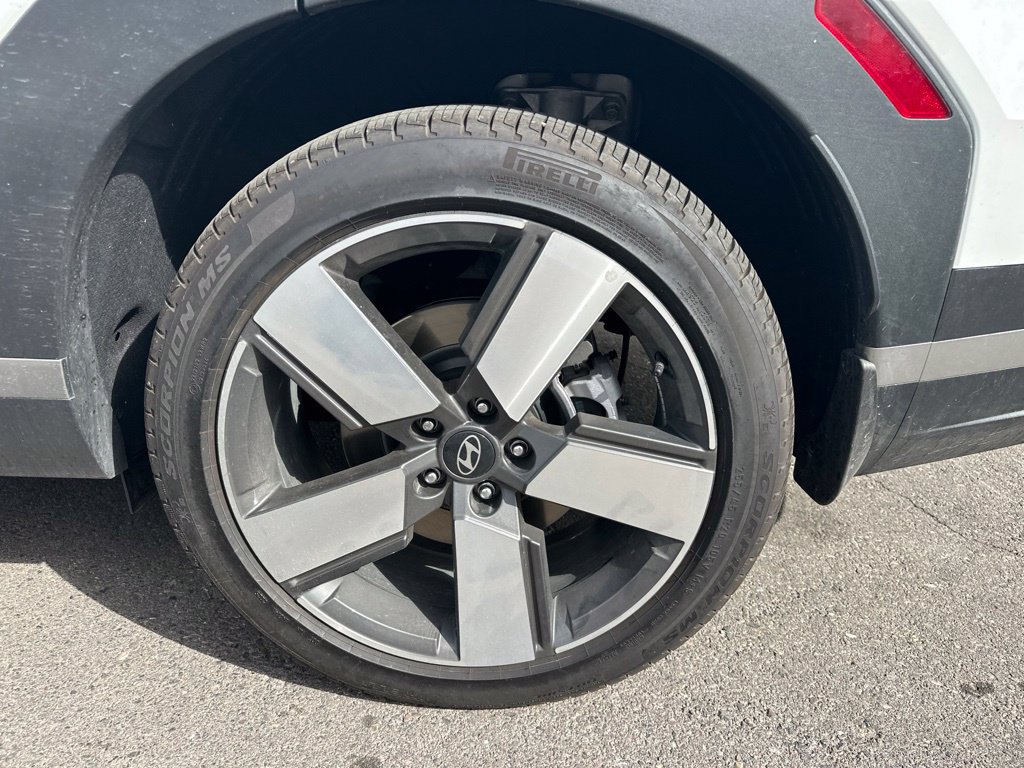 Used 2026 Hyundai Santa Fe Limited AWD/4WD image 5