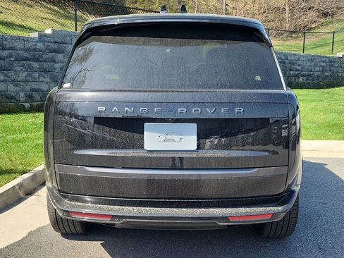 New 2026 Land Rover Range Rover Long Wheelbase SE AWD/4WD image 7
