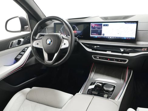 Used 2024 BMW X7 xDrive40i w/ Premium Package AWD/4WD image 10