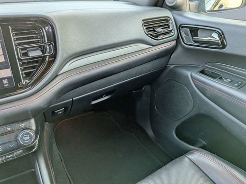 Used 2024 Dodge Durango GT AWD/4WD image 17