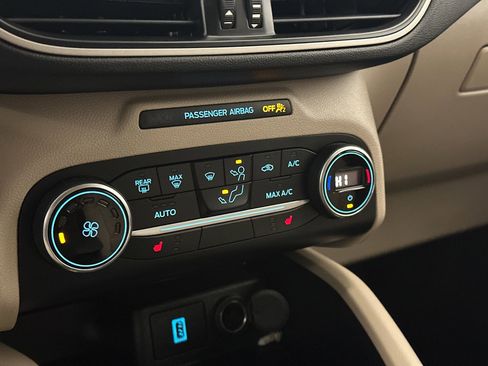 Used 2020 Ford Escape SE image 26