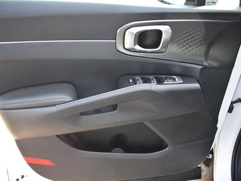 Used 2024 Kia Sorento EX image 12