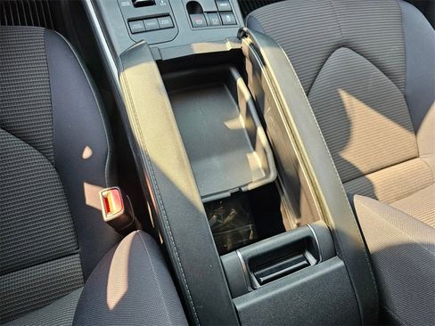 Used 2023 Toyota Highlander L image 30