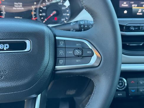 Used 2025 Jeep Compass Limited image 24