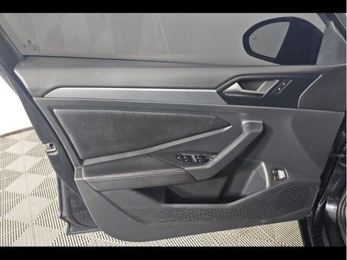 Used 2024 Volkswagen Jetta SE w/ Panoramic Sunroof Package FWD image 28