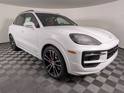 New 2026 Porsche Cayenne GTS AWD/4WD image 9