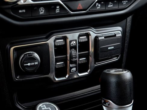 Used 2021 Jeep Wrangler Unlimited Willys image 37