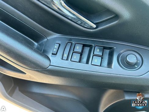 Used 2020 Chevrolet Trax LT w/ LT Convenience Package FWD image 9