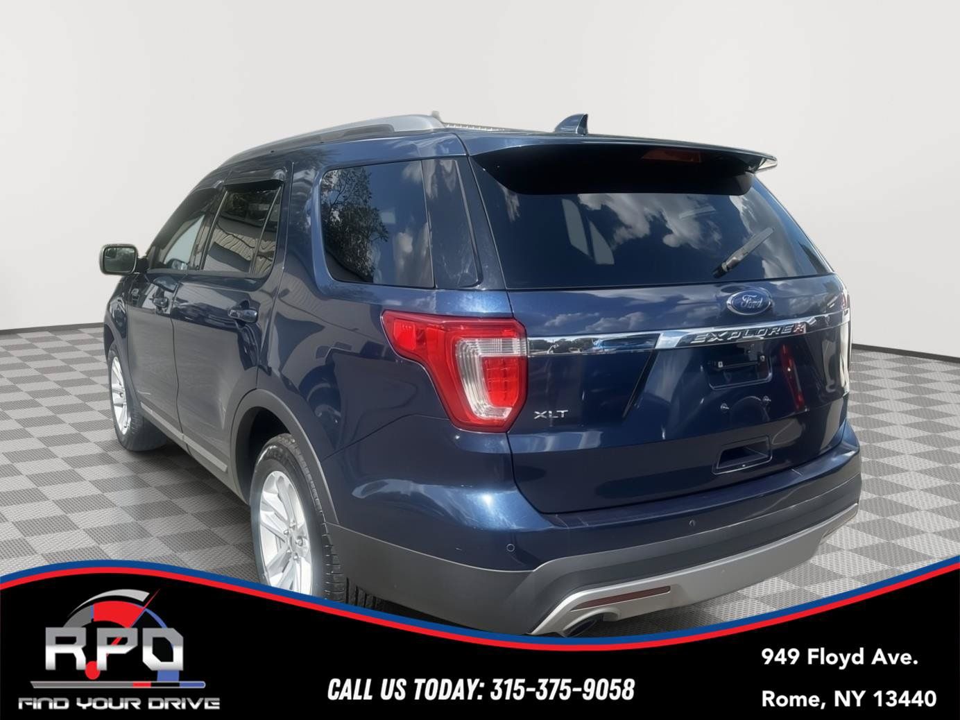 Used 2017 Ford Explorer XLT FWD image 3