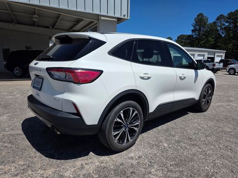 Used 2022 Ford Escape SE w/ SE Sport Appearance Package AWD/4WD image 4