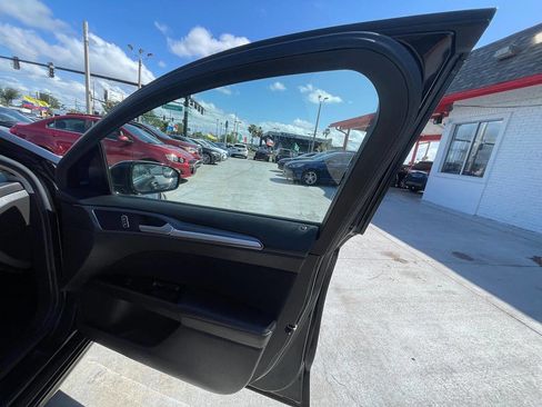 Used 2014 Ford Fusion SE FWD image 10