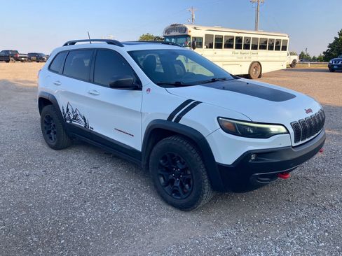 Used 2019 Jeep Cherokee Trailhawk w/ Comfort/Convenience Group AWD/4WD image 9