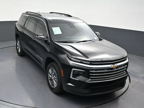 Used 2025 Chevrolet Traverse LT FWD image 24
