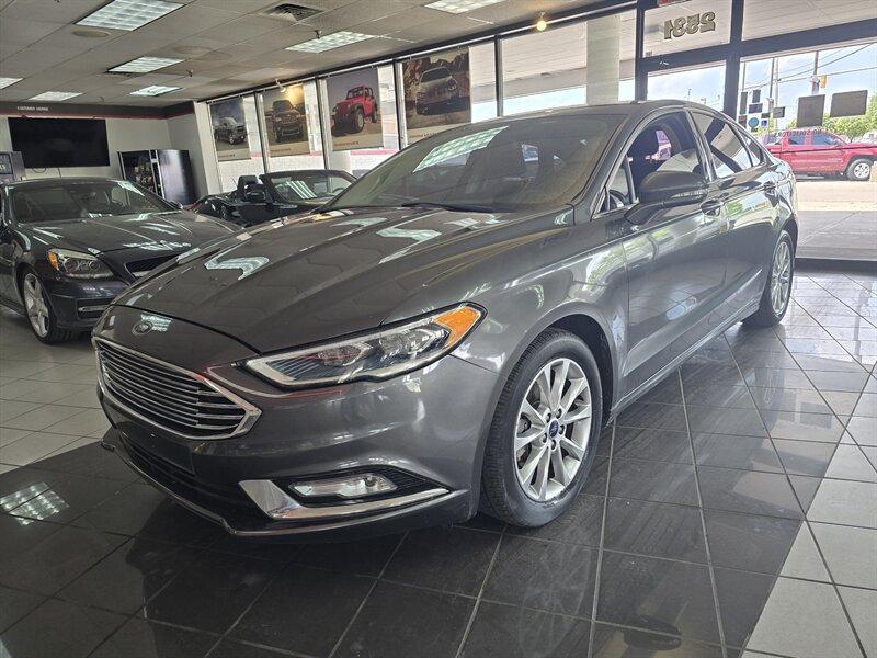 Used 2017 Ford Fusion SE w/ Fusion SE Technology Package FWD image 1
