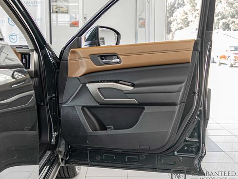 Used 2024 Nissan Pathfinder Platinum AWD/4WD image 44