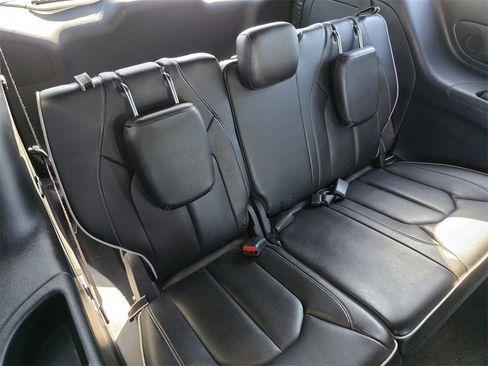 Used 2019 Chrysler Pacifica Limited w/ Advanced Safetytec Group image 30