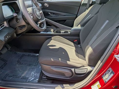 Used 2025 Hyundai Elantra Hybrid FWD image 11