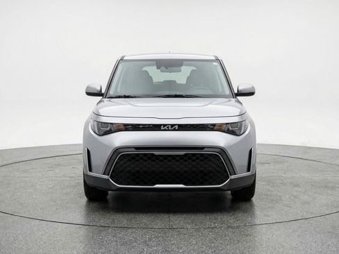 Used 2025 Kia Soul LX w/ LX Technology Package FWD image 2