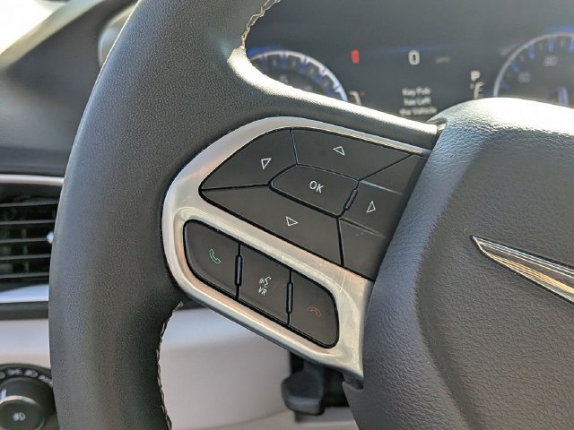Used 2024 Chrysler Pacifica Touring-L FWD image 18