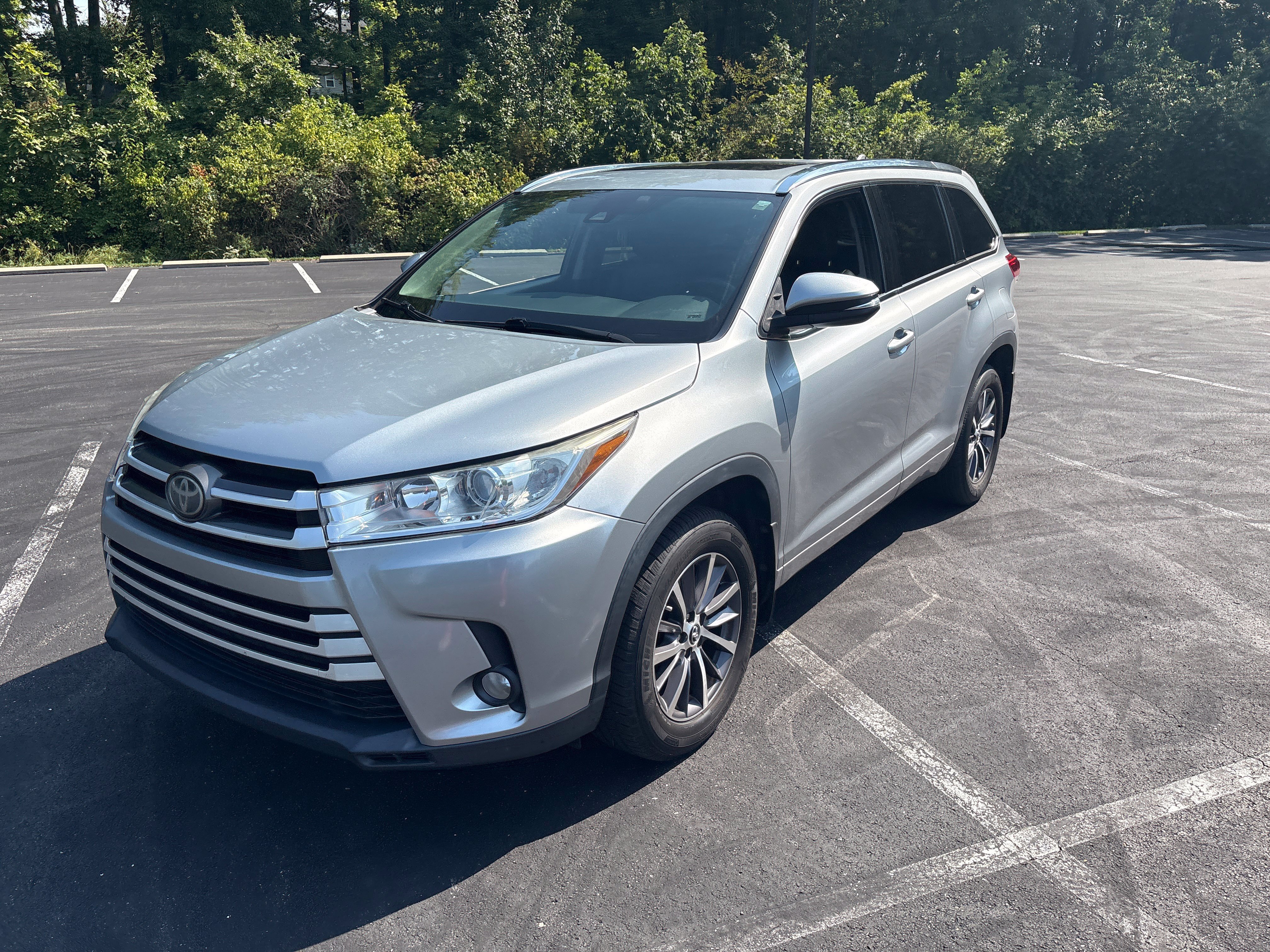 Used 2017 Toyota Highlander XLE AWD/4WD image 13