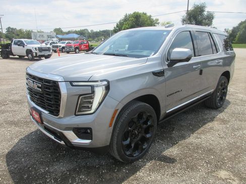 New 2026 GMC Yukon Denali w/ Denali Reserve Package AWD/4WD image 9