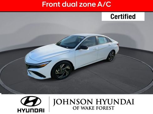 Used 2025 Hyundai Elantra SEL image 4